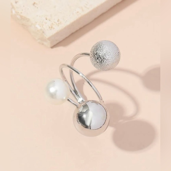 โ Adjustable Elegant Triple Faux Pearl Silver Wrap Ring - Picture 5 of 6